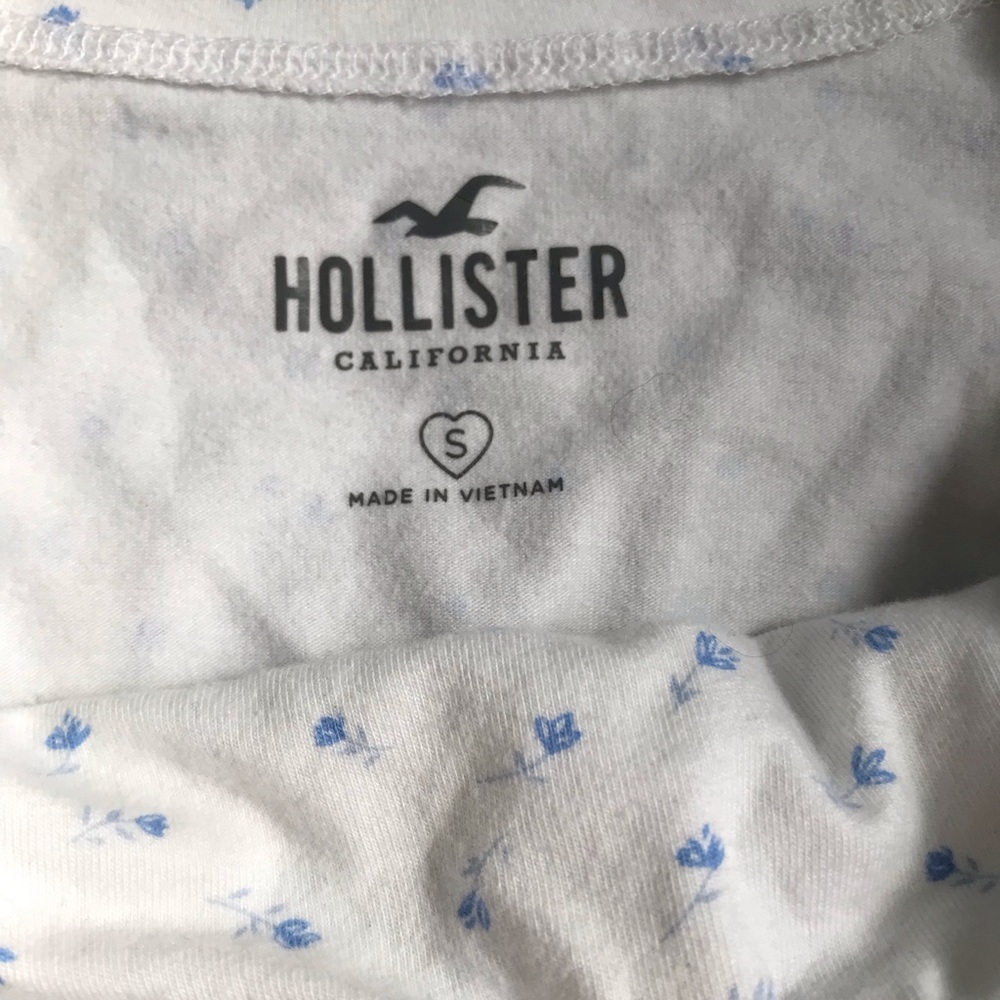 Hollister Floral Top Bundle - Picture 5 of 6
